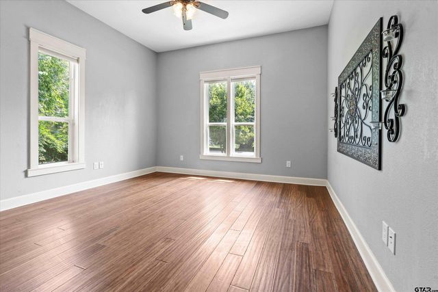 501 S Boyd St, Lindale, TX 75771