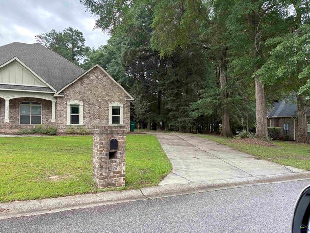 117 Waters Edge Ct., Kathleen, GA 31047