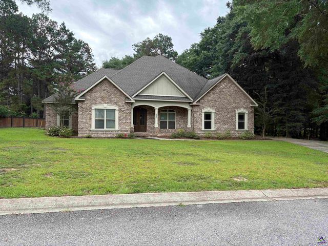 117 Waters Edge Ct., Kathleen, GA 31047