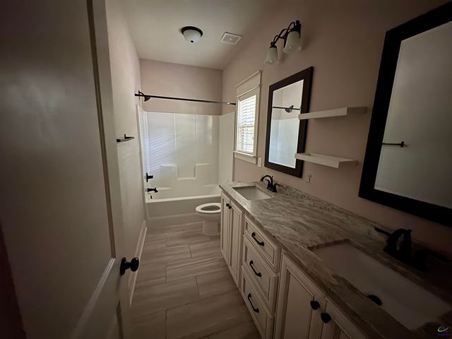117 Waters Edge Ct., Kathleen, GA 31047