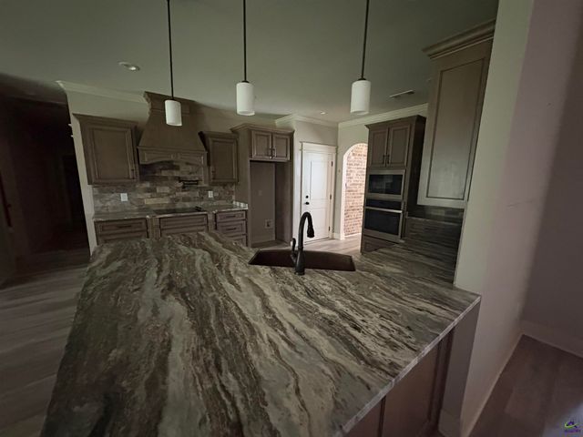 117 Waters Edge Ct., Kathleen, GA 31047