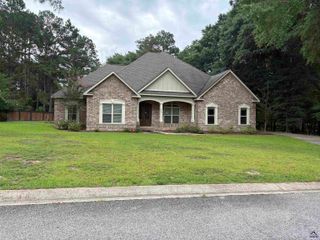 117 Waters Edge Ct., Kathleen, GA 31047