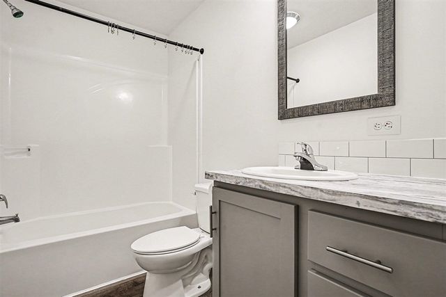 1283 E Ellis Road 14, Norton Shores, MI 49441