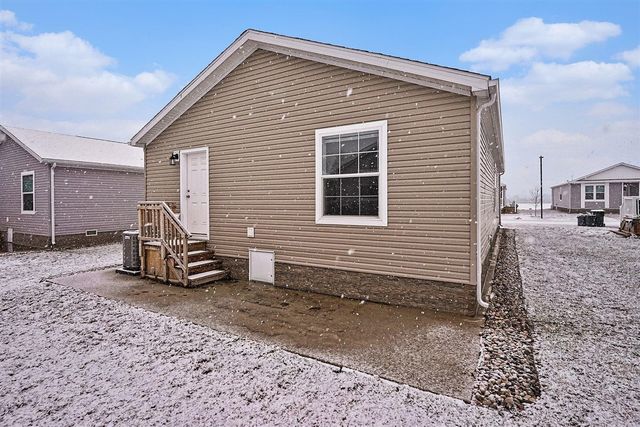 1283 E Ellis Road 14, Norton Shores, MI 49441