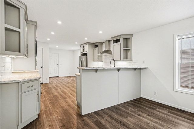 1283 E Ellis Road 14, Norton Shores, MI 49441