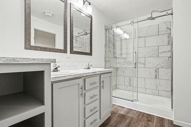 1283 E Ellis Road 14, Norton Shores, MI 49441