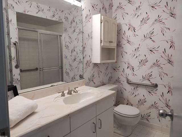 6619 Apt 102 Ridgefield Cir Street, West Bloomfield Twp, MI 48322