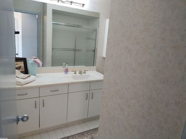 6619 Apt 102 Ridgefield Cir Street, West Bloomfield Twp, MI 48322