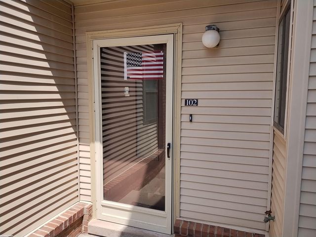 6619 Apt 102 Ridgefield Cir Street, West Bloomfield Twp, MI 48322