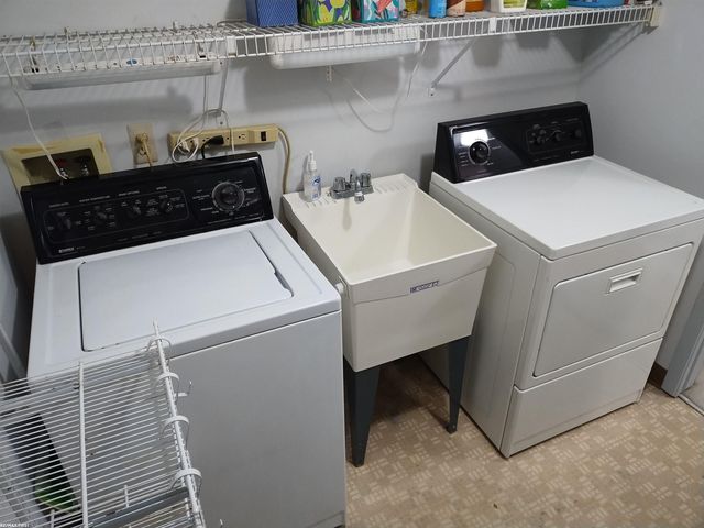 6619 Apt 102 Ridgefield Cir Street, West Bloomfield Twp, MI 48322