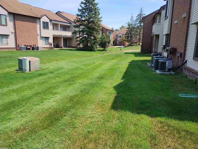 6619 Apt 102 Ridgefield Cir Street, West Bloomfield Twp, MI 48322
