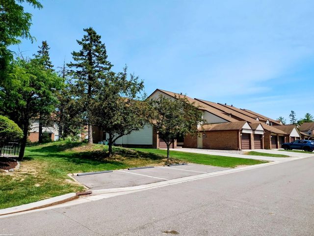 6619 Apt 102 Ridgefield Cir Street, West Bloomfield Twp, MI 48322