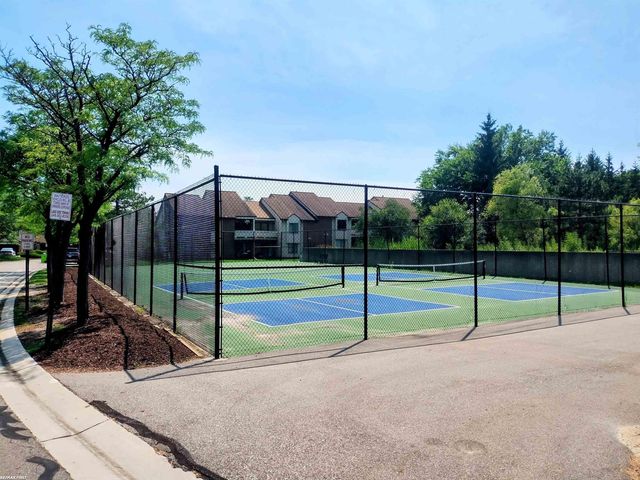 6619 Apt 102 Ridgefield Cir Street, West Bloomfield Twp, MI 48322
