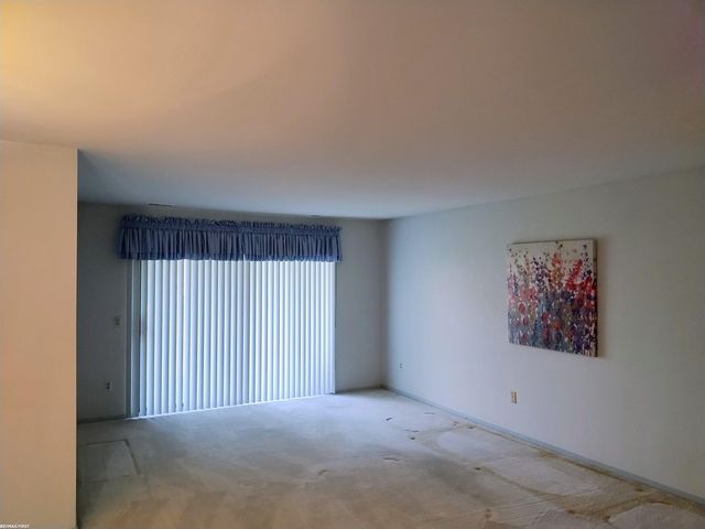 6619 Apt 102 Ridgefield Cir Street, West Bloomfield Twp, MI 48322