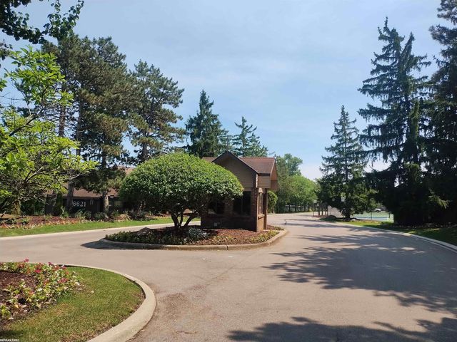 6619 Apt 102 Ridgefield Cir Street, West Bloomfield Twp, MI 48322