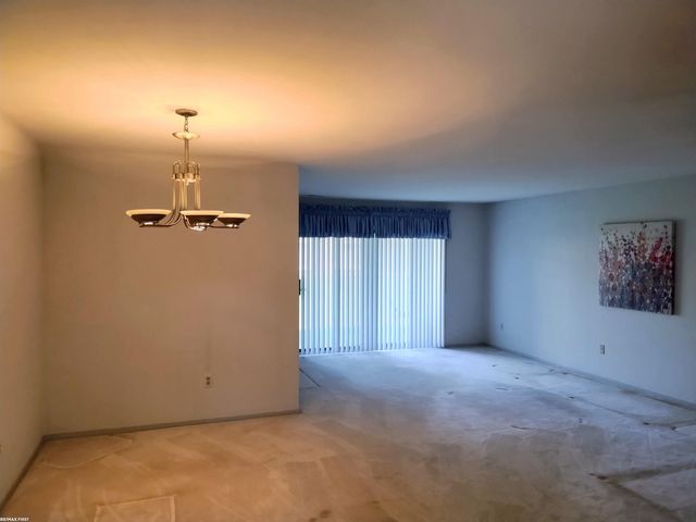 6619 Apt 102 Ridgefield Cir Street, West Bloomfield Twp, MI 48322