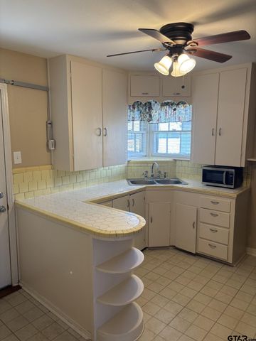 1931 S Wiley, Tyler, TX 75701