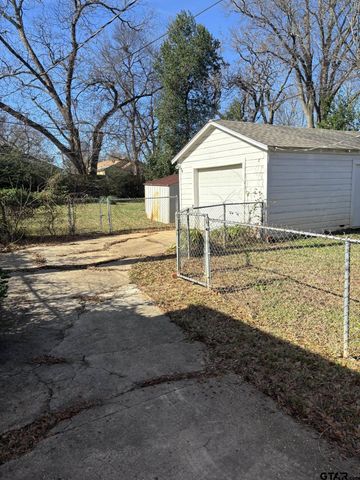 1931 S Wiley, Tyler, TX 75701