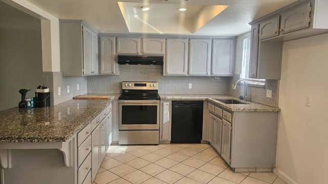 3216 Renn Avenue, Clovis, CA 93611