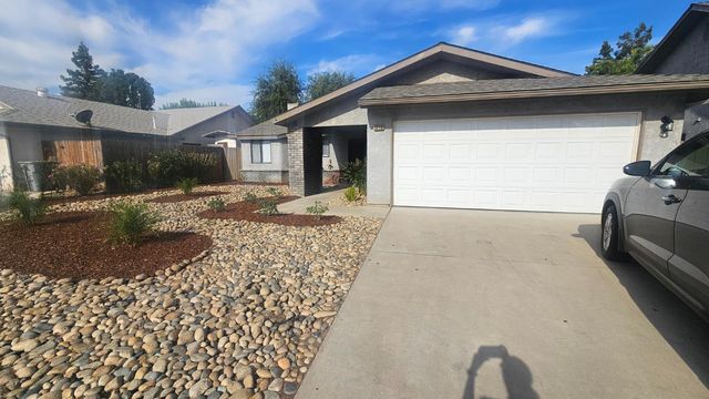 3216 Renn Avenue, Clovis, CA 93611