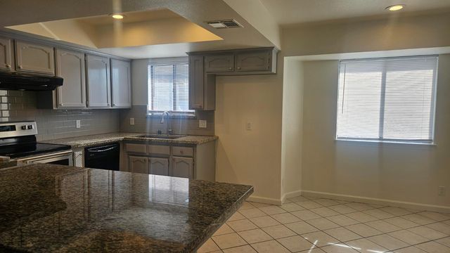 3216 Renn Avenue, Clovis, CA 93611