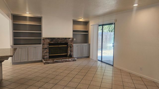3216 Renn Avenue, Clovis, CA 93611
