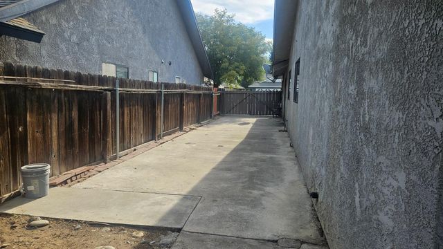 3216 Renn Avenue, Clovis, CA 93611