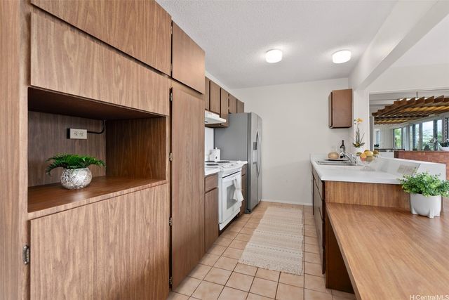 98-1239 Kaonohi Street, Aiea, HI 96701