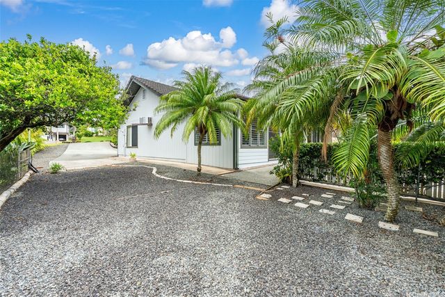 98-1239 Kaonohi Street, Aiea, HI 96701