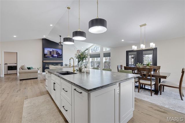 9784 Ridgecrest Drive, Hillsboro, MO 63050