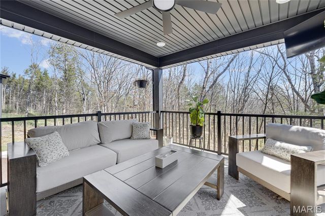 9784 Ridgecrest Drive, Hillsboro, MO 63050