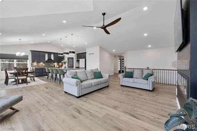 9784 Ridgecrest Drive, Hillsboro, MO 63050