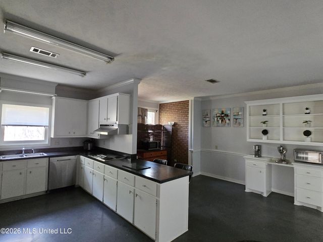 5422 River Thames Road, Jackson, MS 39211