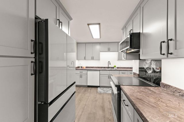 168 N Juniper St, Twin Falls, ID 83301