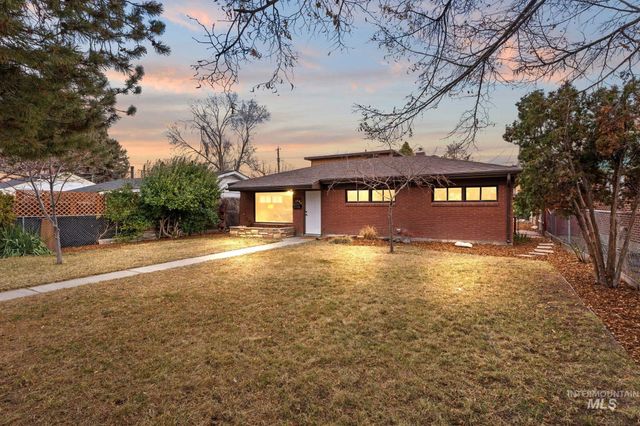 168 N Juniper St, Twin Falls, ID 83301