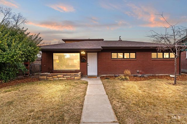 168 N Juniper St, Twin Falls, ID 83301