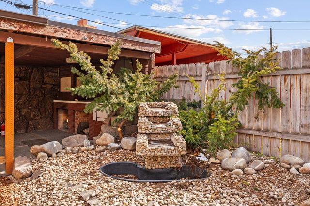 168 N Juniper St, Twin Falls, ID 83301