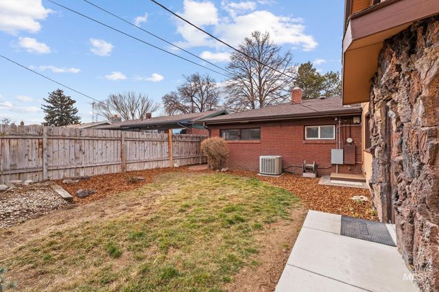 168 N Juniper St, Twin Falls, ID 83301