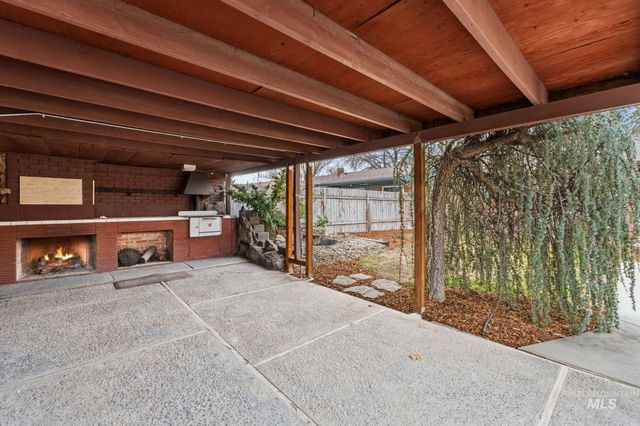 168 N Juniper St, Twin Falls, ID 83301