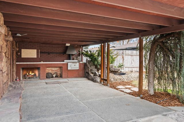 168 N Juniper St, Twin Falls, ID 83301