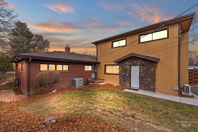 168 N Juniper St, Twin Falls, ID 83301