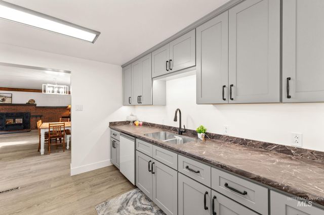 168 N Juniper St, Twin Falls, ID 83301