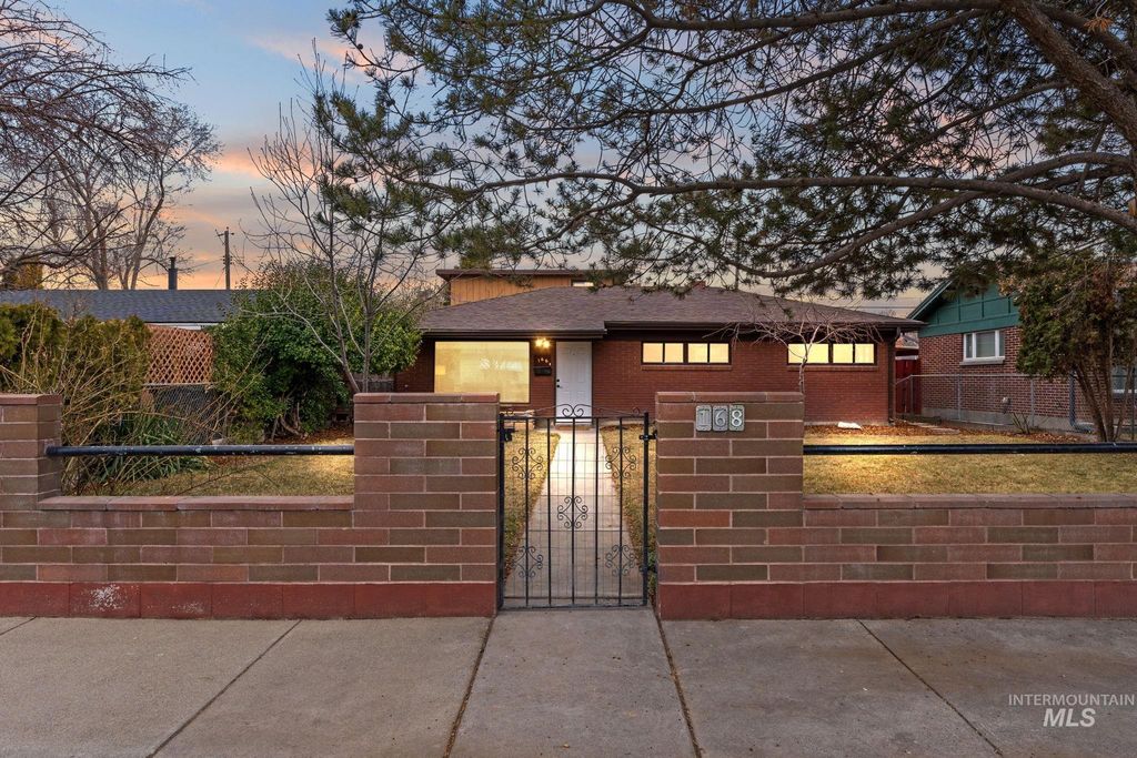 168 N Juniper St, Twin Falls, ID 83301