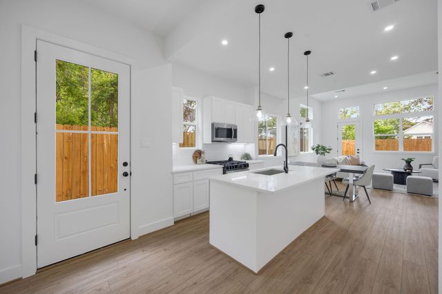 3107 Stonewall Street, Houston, TX 77020