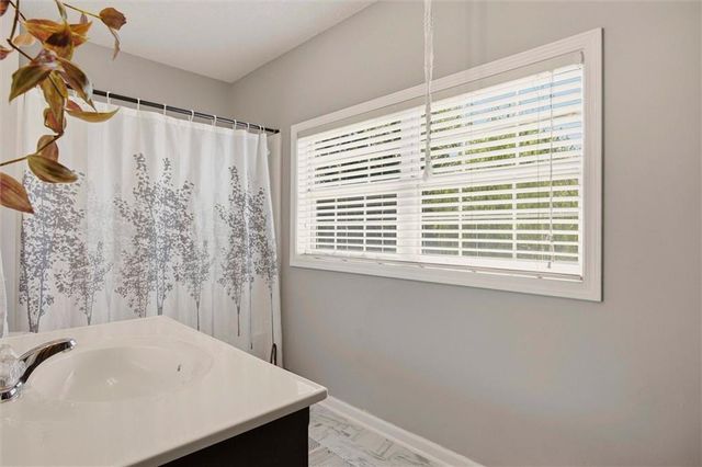 11120 Highview Road, Peculiar, MO 64078