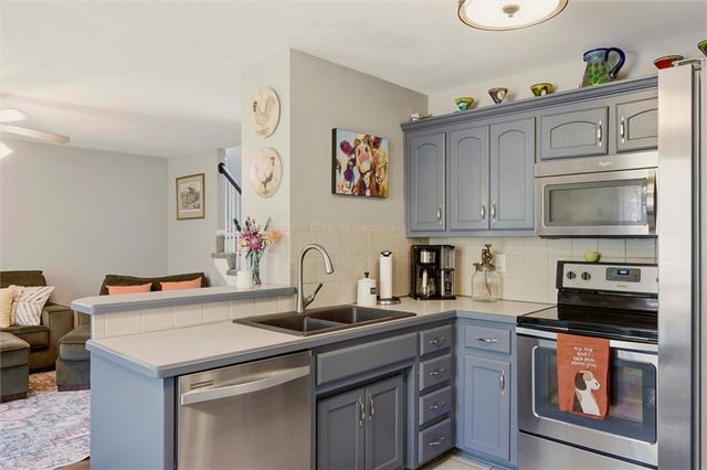 11120 Highview Road, Peculiar, MO 64078