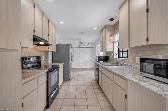 580 16th ST SE, Naples, FL 34117