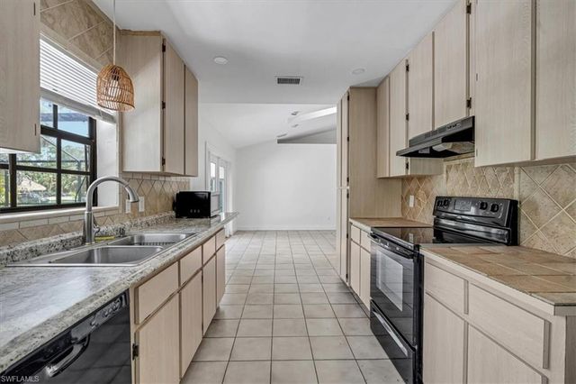 580 16th ST SE, Naples, FL 34117