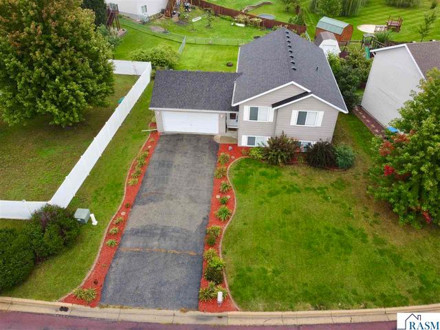 829 Tanager Road, Mankato, MN 56001