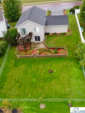 829 Tanager Road, Mankato, MN 56001